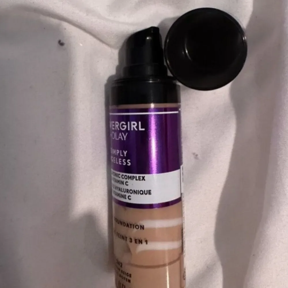Cover girl x Olay 3x medium 3 in 1 essence + foundation makeup beige beauty skin